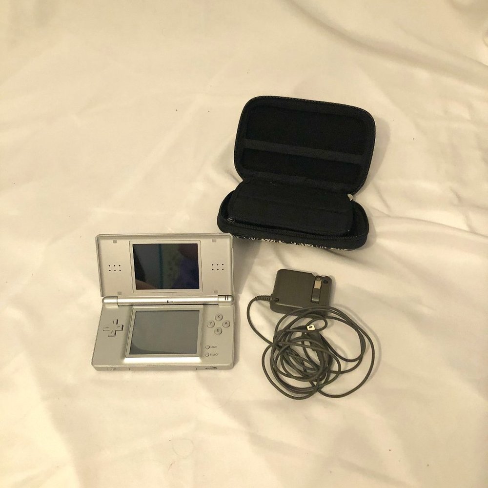 Nintendo DS Lite